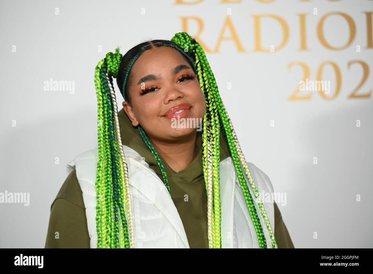 Amburgo, Germania. 2 settembre 2021. Il cantante Zoe Wees cammina sul tappeto rosso ai German radio Awards 2021. Il premio è assegnato in dieci categorie. Non è dotato. Credit: Daniel Reinhardt/dpa/Alamy Live News Foto Stock