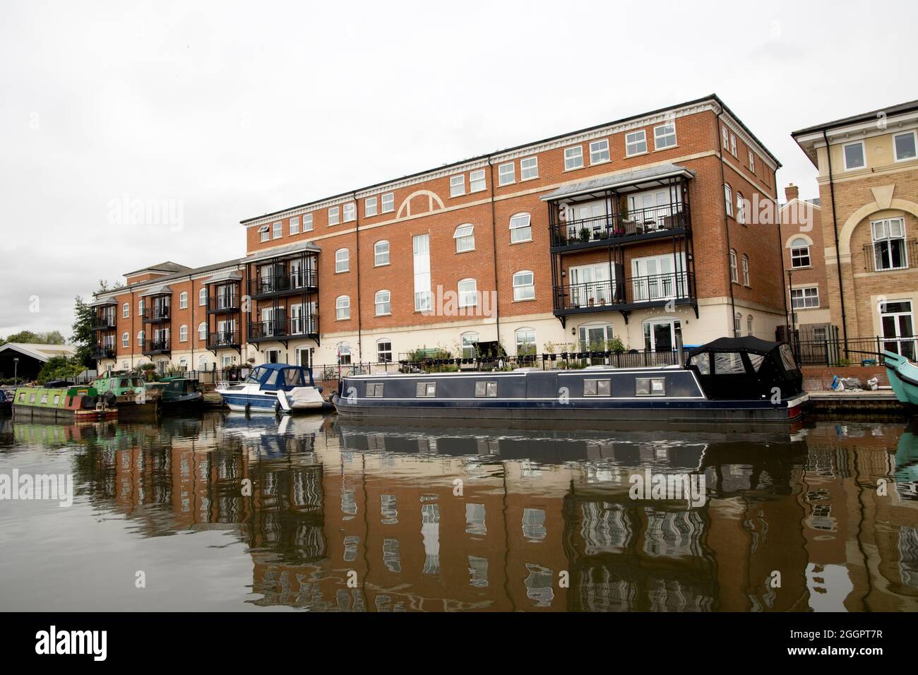 Appartamenti lungo Worcester e Birmingham Canal Diglis Wharf Worcester Regno Unito Foto Stock