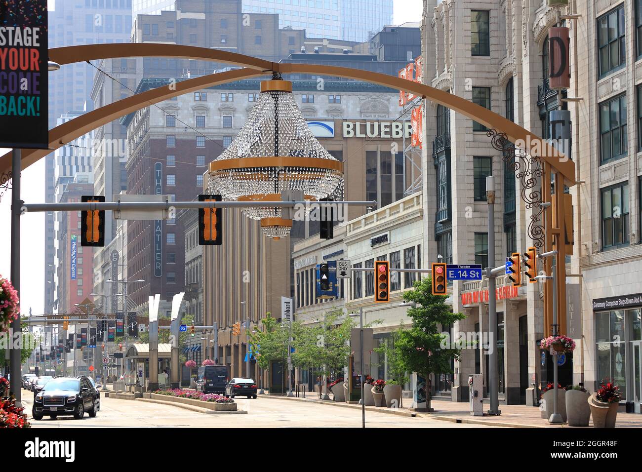 Il lampadario gigante appeso su Euclide Avenue in Playhouse Square.Cleveland.Ohio.USA Foto Stock