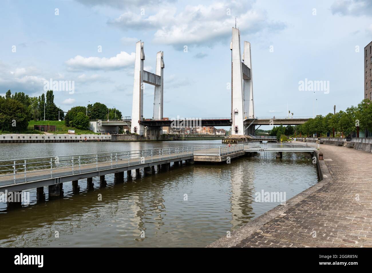 Vilvoorde, Regione Brabante Fiamminga - Belgio - 08 24 2021: Il ponte europeo sul canale Foto Stock