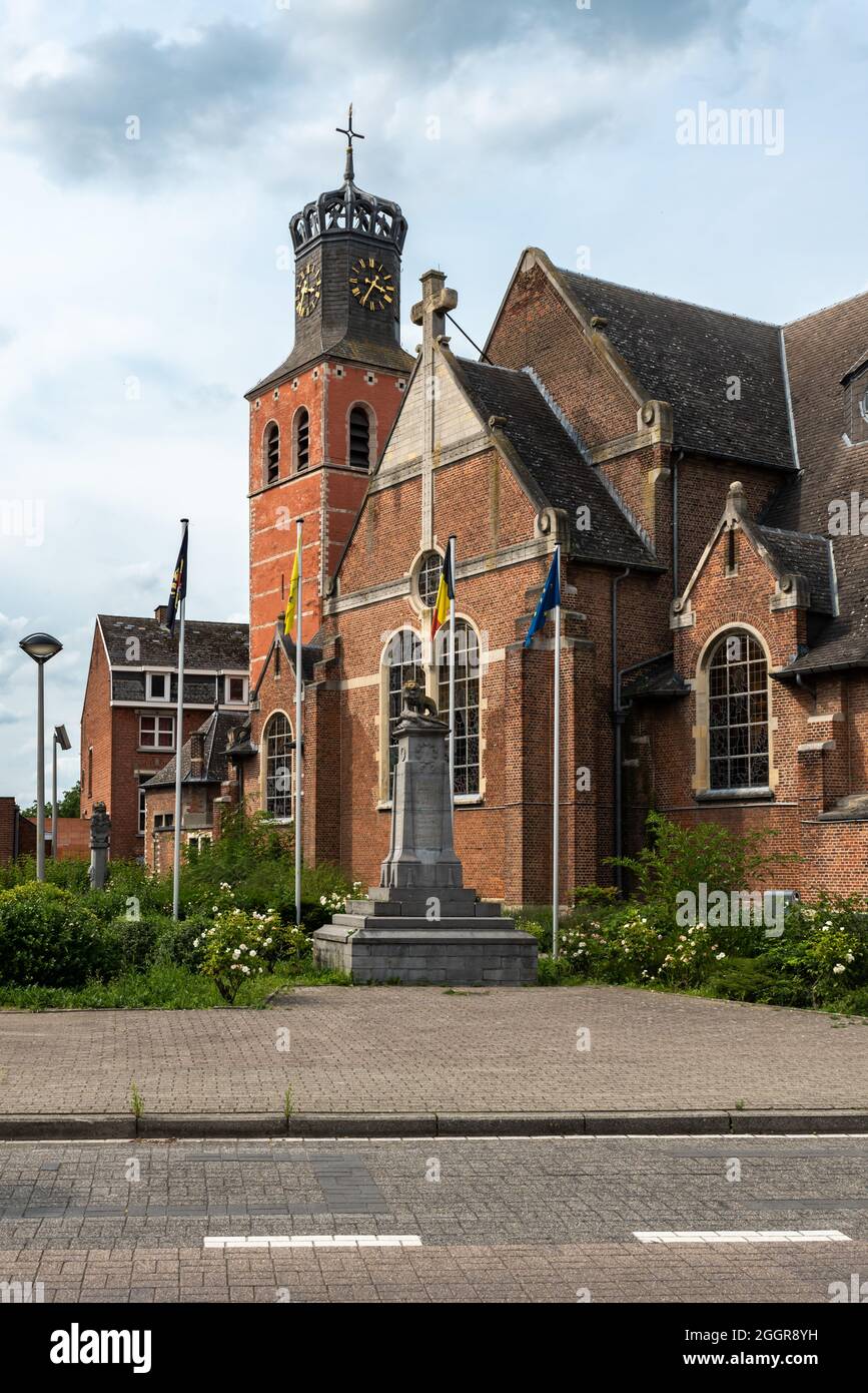 Kapelle op den Bos, Regione Brabante Fiamminga - Belgio - 08 25 2021: La piazza del mercato e il centro della città Foto Stock