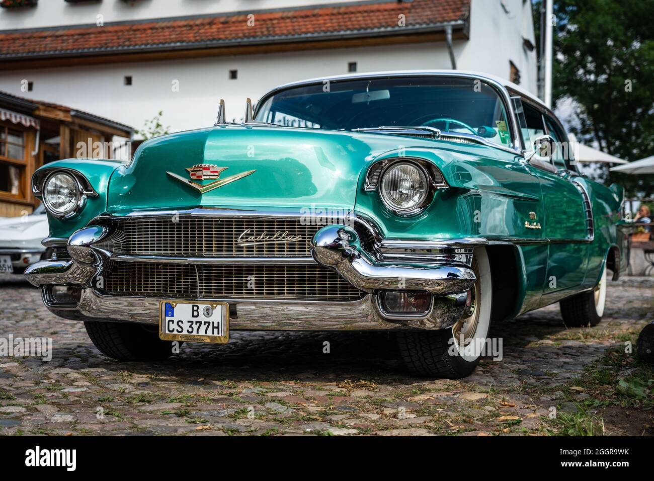 DIEDERSDORF, GERMANIA - 21 AGOSTO 2021: L'auto di lusso Cadillac Serie 62 Coupe de Ville, 1953. La mostra di 'US Car Classics'. Foto Stock