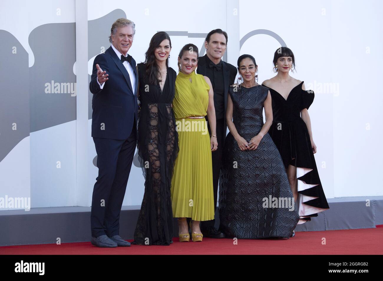 Christopher McDonald, Rebecca Comerford, Nicole Ansari-Cox, Matt Dillon e Shirin Neshat partecipano a e Stata la mano di Dio Premiere e cerimonia di apertura del 78° Festival Internazionale del Cinema di Venezia, il 02 settembre 2021. Foto di Paolo Cotello/imageSPACE/MediaPunch Foto Stock