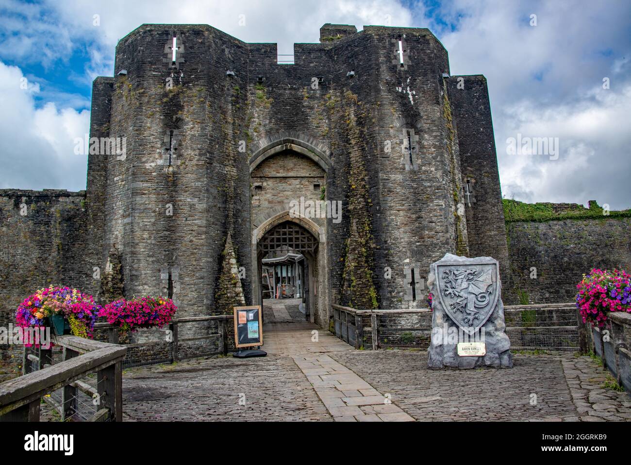 La gatehouse est esterno al castello di Caerphilly. Galles. REGNO UNITO Foto Stock