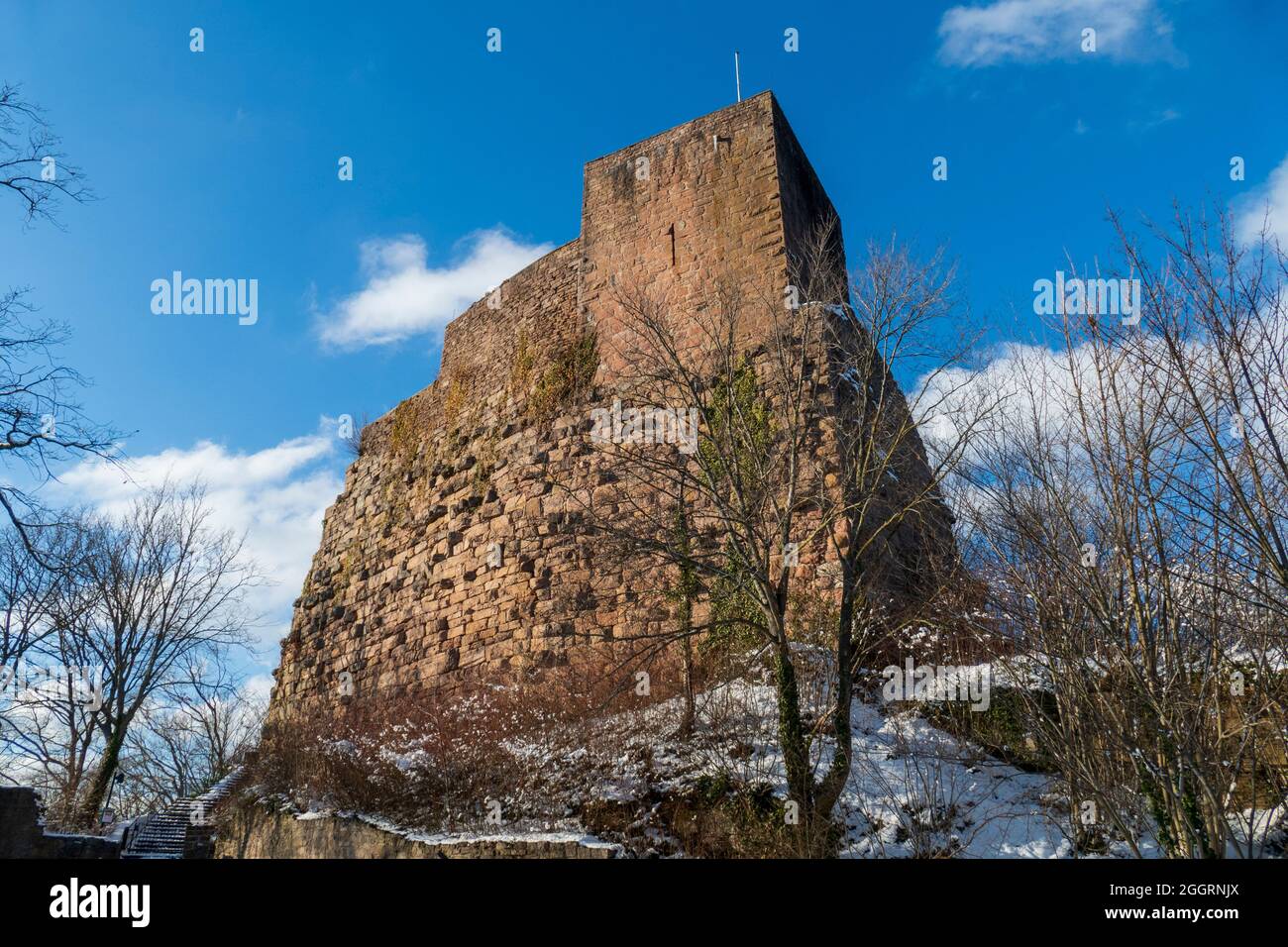 Burg Ruine Alt Eberstein in Ebersteinburg - Baden-Baden im Winter mit Schnee Foto Stock