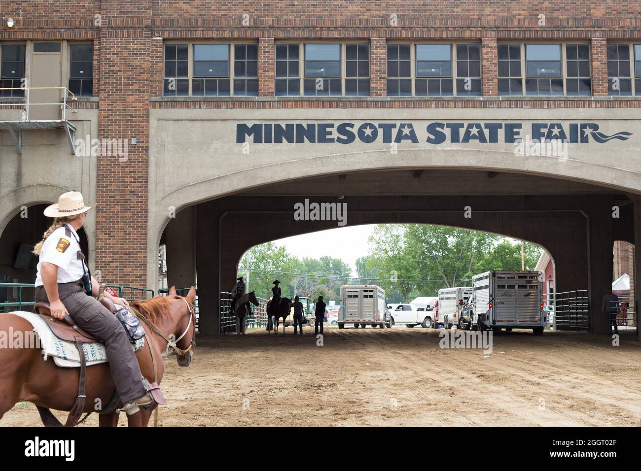 Un ufficiale di sicurezza femminile a cavallo, presso la Minnesota state Fair. Foto Stock