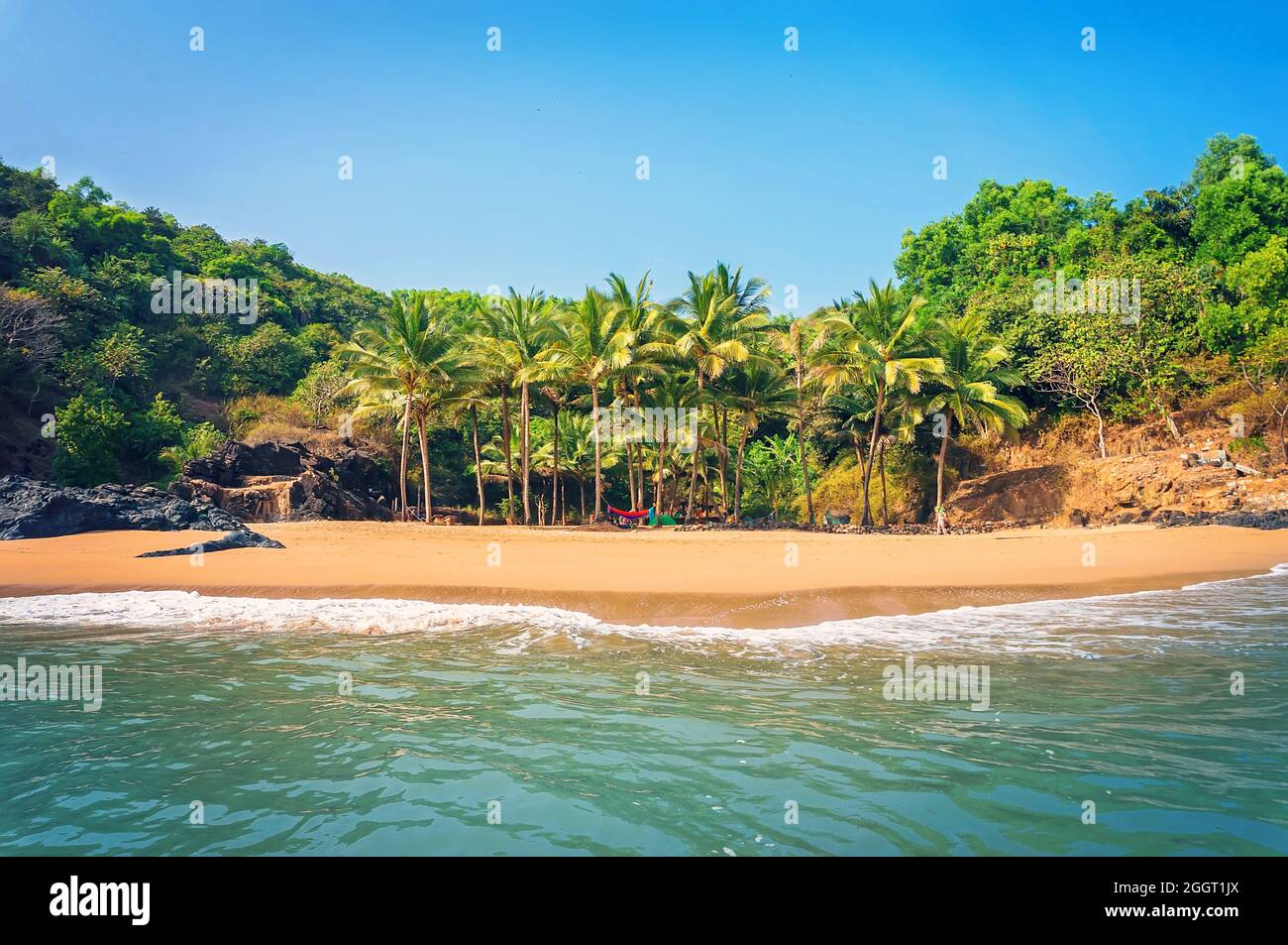 Paradise beach om beach, Gokarna, India. bellissimo paesaggio marino con spiagge deserte e sabbia pulita Foto Stock