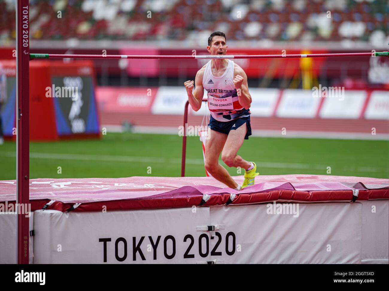 TOKYO, GIAPPONE. 3 settembre 2021. Jonathan Broom-Edwards di Gran Bretagna celebra dopo aver vinto il MenÕs High Jump - T64 Final durante gli eventi Track and Field - Tokyo 2020 Paralimpiadi allo Stadio Olimpico venerdì 03 settembre 2021 a TOKYO, GIAPPONE. Credit: Taka G Wu/Alamy Live News Foto Stock