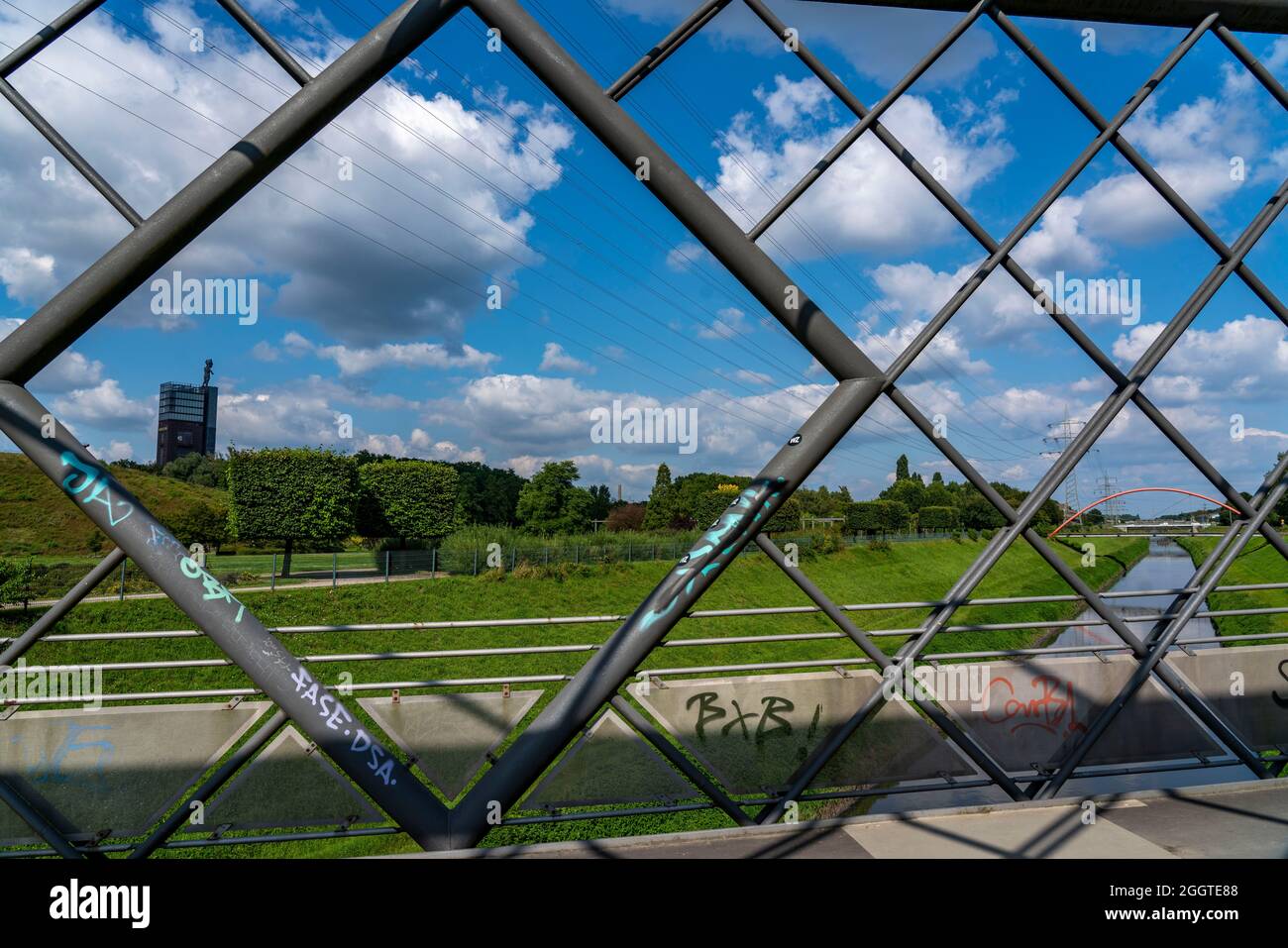 Il Nordsternpark, ex sito della colliria Nordstern, sul canale Reno-Herne, ponte a traliccio sull'Emscher, a Gelsenkirchen, NRW, Germania, Foto Stock