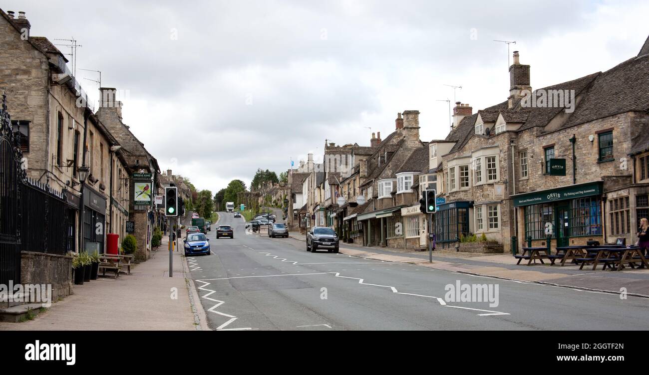 Burford, Oxfordshire, UK 05 13 2020 The High Street a Burford, West Oxfordshire, Regno Unito Foto Stock