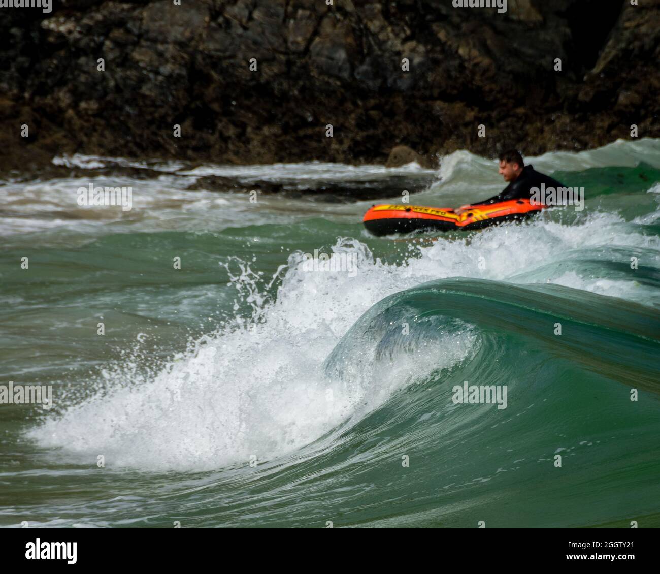 Man Body Boarding in Beautiful Surf at St Ives Cornwall UK Foto Stock