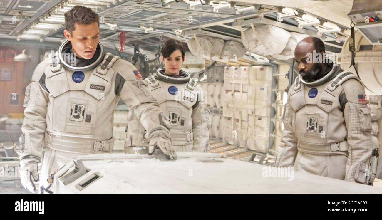 INTERSTELLAR 2014 Paramount Pictures film con da sinistra: Matthew McConaughey, Anne Hathaway, David Gyasi Foto Stock