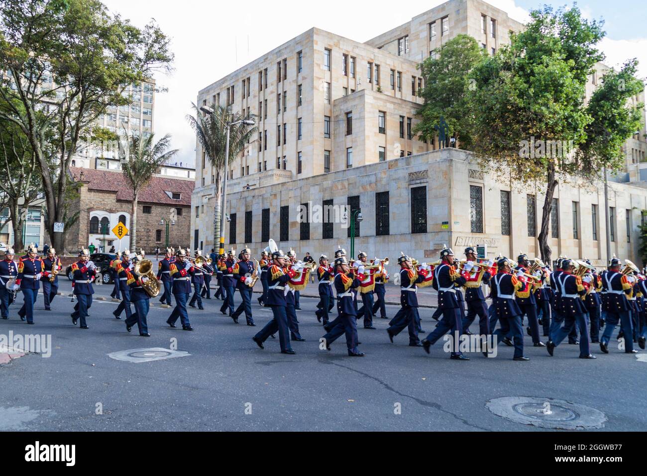 BOGOTÀ, COLOMBIA - 23 SETTEMBRE 2015: Cambio della guardia alla Casa di Narino, sede presidenziale ufficiale nella capitale colombiana Bogotà. Foto Stock