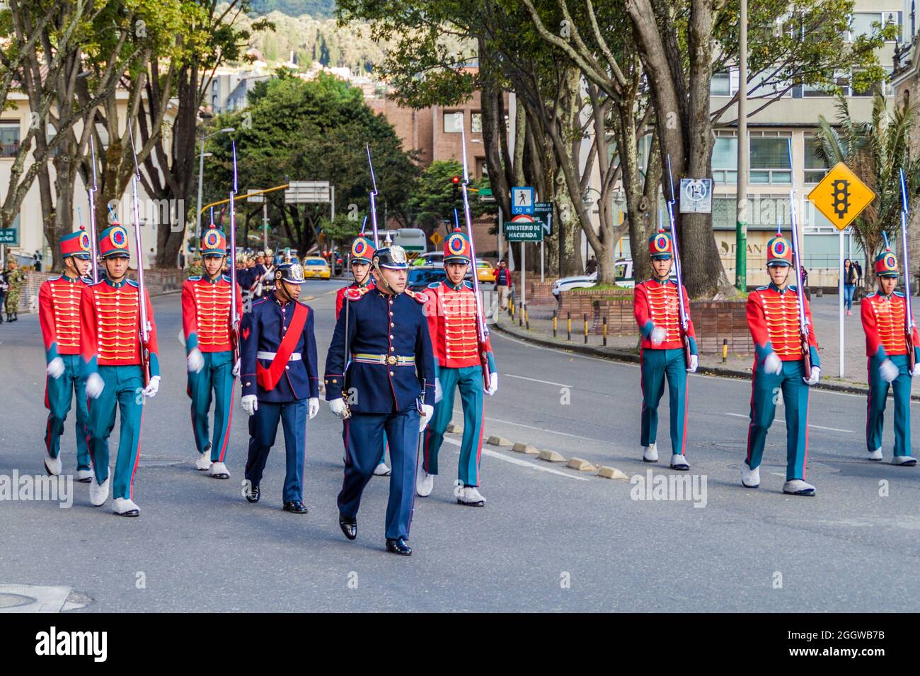 BOGOTÀ, COLOMBIA - 23 SETTEMBRE 2015: Cambio della guardia alla Casa di Narino, sede presidenziale ufficiale nella capitale colombiana Bogotà. Foto Stock