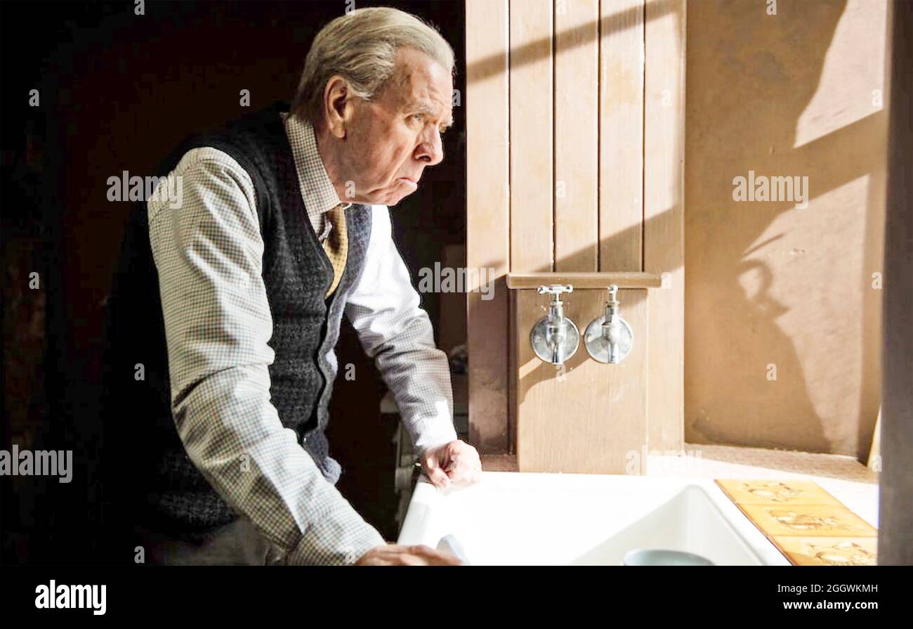 L'ULTIMO AUTOBUS 2021 Parkland Entertainment film con Timothy Spall Foto Stock