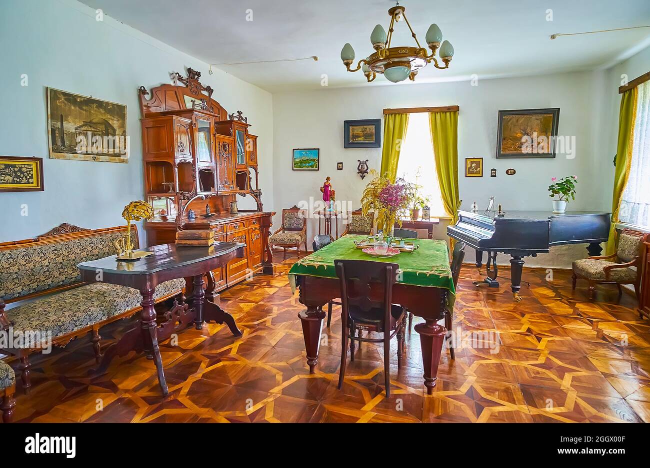 PEREIASLAV, UCRAINA - 22 MAGGIO 2021: Interno della casa-museo di Nikolay Benardos (inventore russo, scienziato), Pereiaslav Scansen, il 22 maggio a Perei Foto Stock