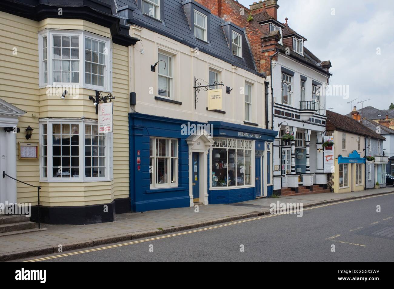 Negozi di antiquariato in West Street, Dorking Foto Stock