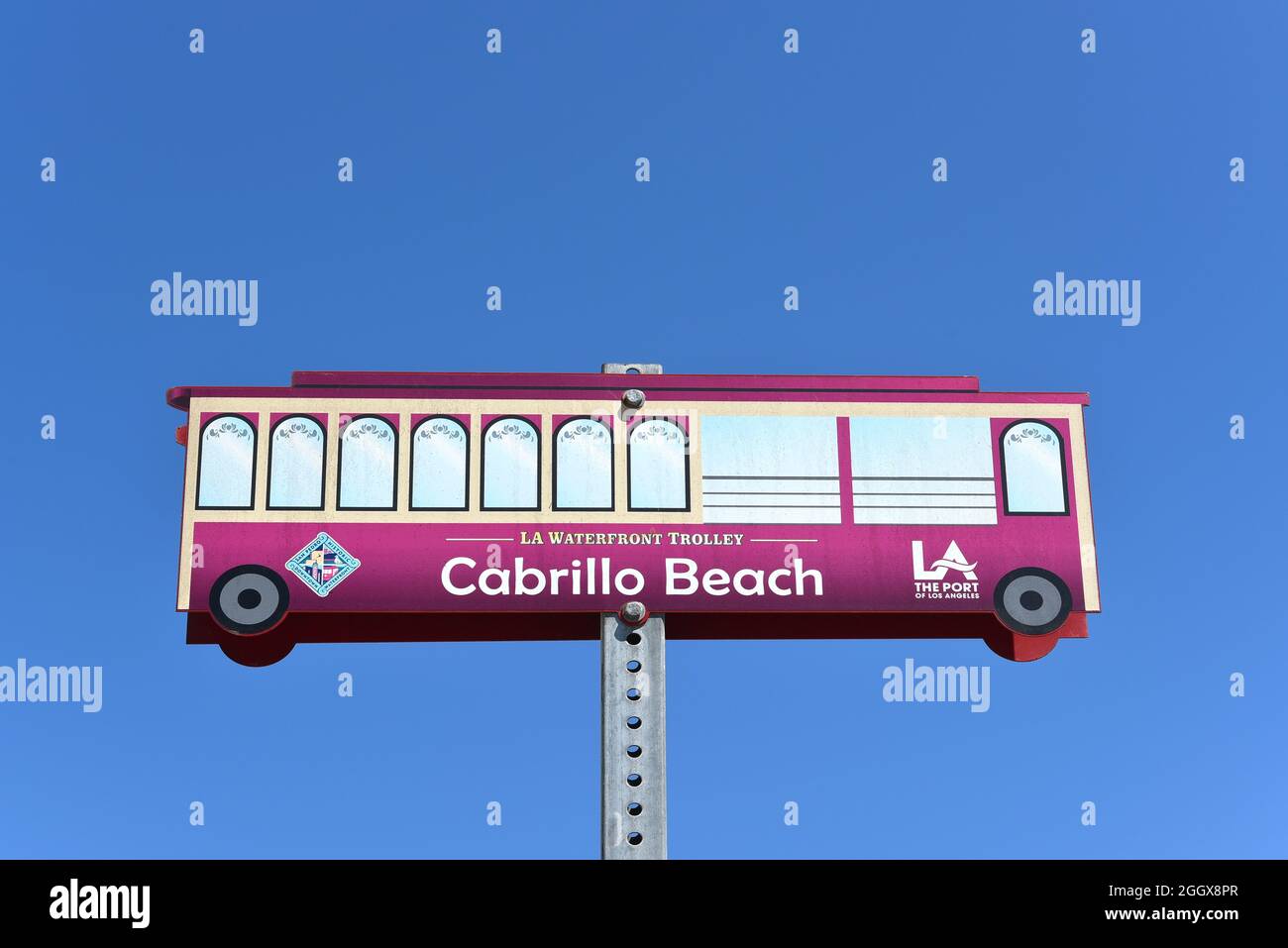 SAN PEDRO, CALIFORNIA - 27 AGO 2021: Cartello per il tram LA Waterfront a Cabrillo Beach. Foto Stock