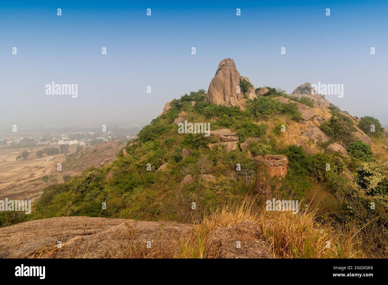 Kathurin è una collina che è un'attrazione turistica statale dell'India di 14.524 abitanti, situata nel distretto di Purulia, nello stato federato del Bengala Occidentale. Immagine della parte superiore. Foto Stock