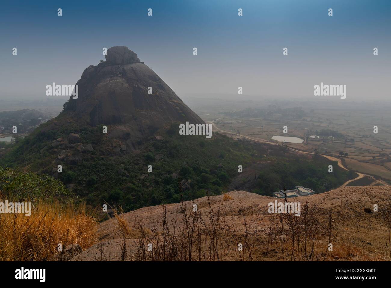 Kathurin è una collina che è un'attrazione turistica statale dell'India di 14.524 abitanti, situata nel distretto di Purulia, nello stato federato del Bengala Occidentale. Immagine della parte superiore. Foto Stock