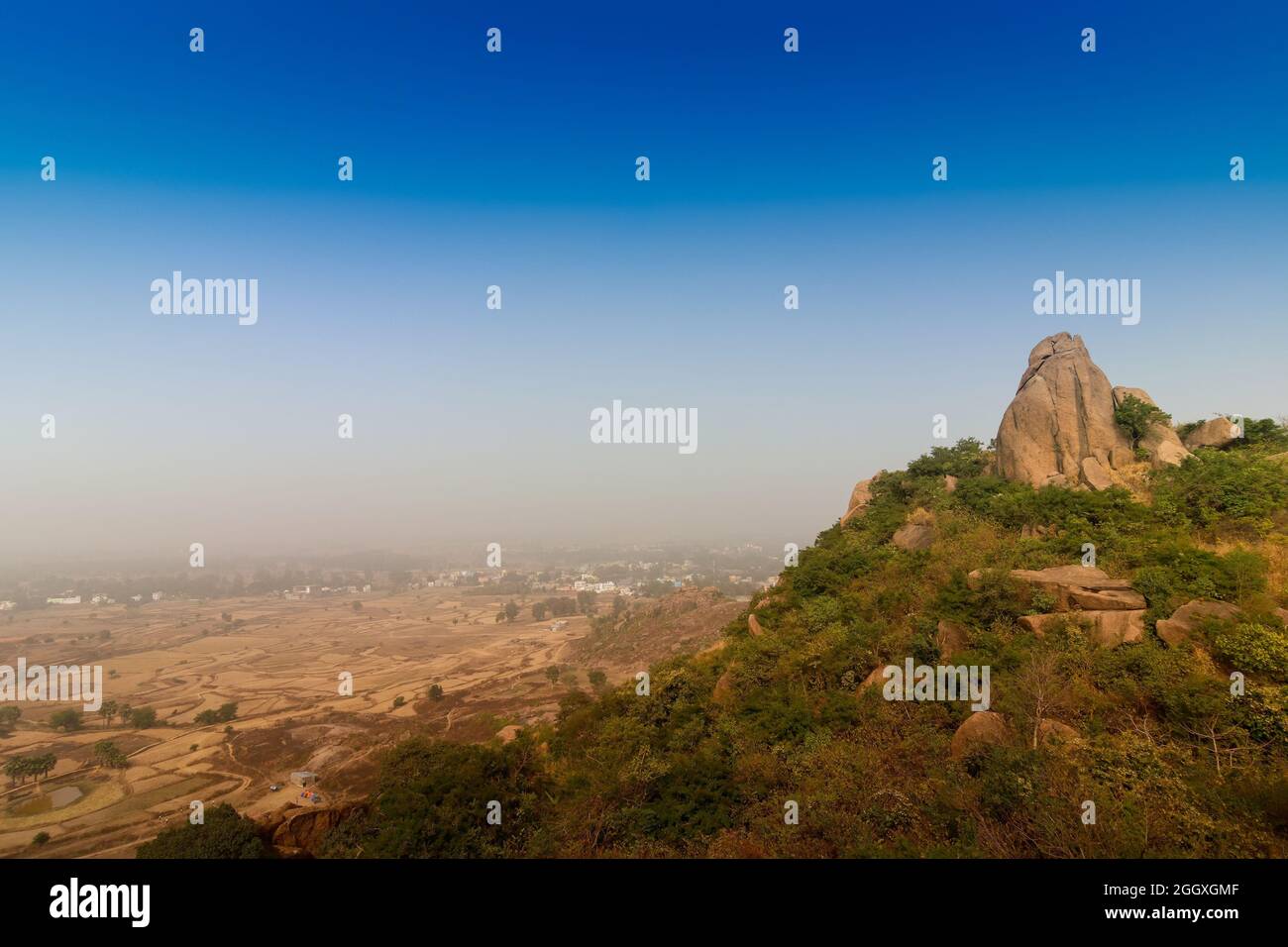 Kathurin è una collina che è un'attrazione turistica statale dell'India di 14.524 abitanti, situata nel distretto di Purulia, nello stato federato del Bengala Occidentale. Immagine della parte superiore. Foto Stock