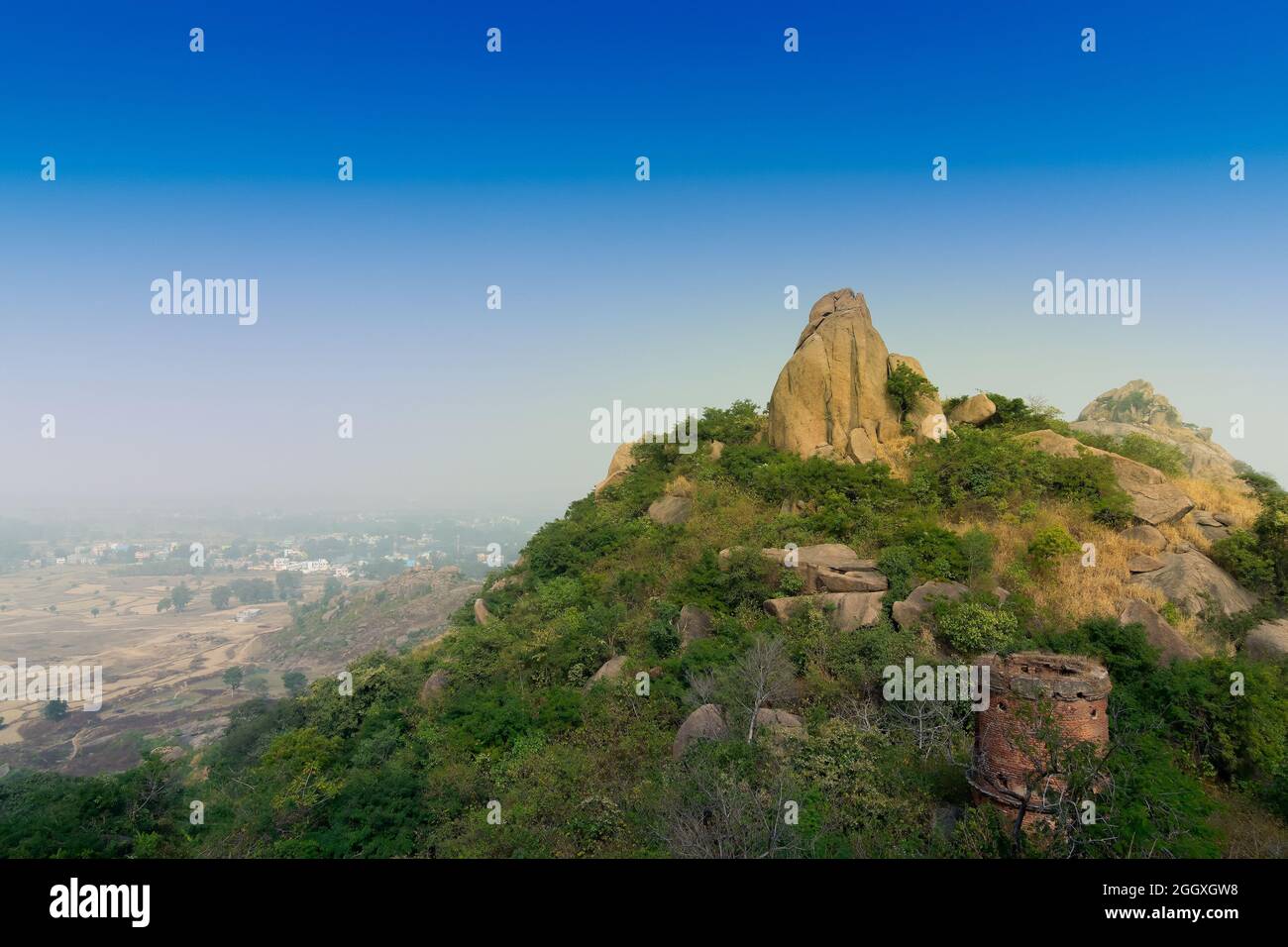 Kathurin è una collina che è un'attrazione turistica statale dell'India di 14.524 abitanti, situata nel distretto di Purulia, nello stato federato del Bengala Occidentale. Immagine della parte superiore. Foto Stock