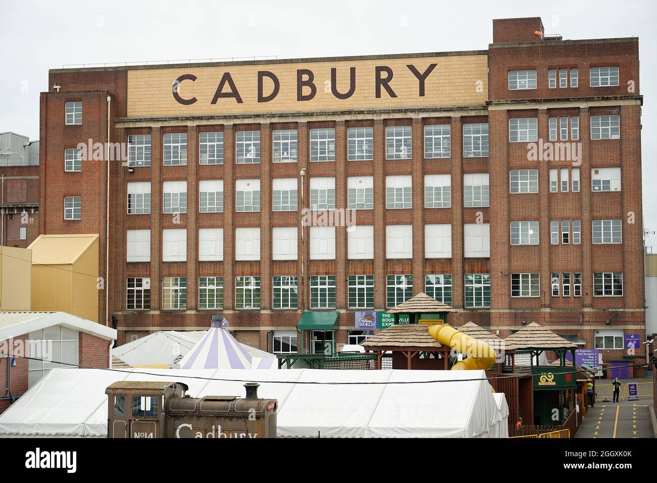 Fabbrica di alimenti Cadbury a Bournville, West Midlands. Fabbrica di cioccolato Cadbury World. Foto Stock