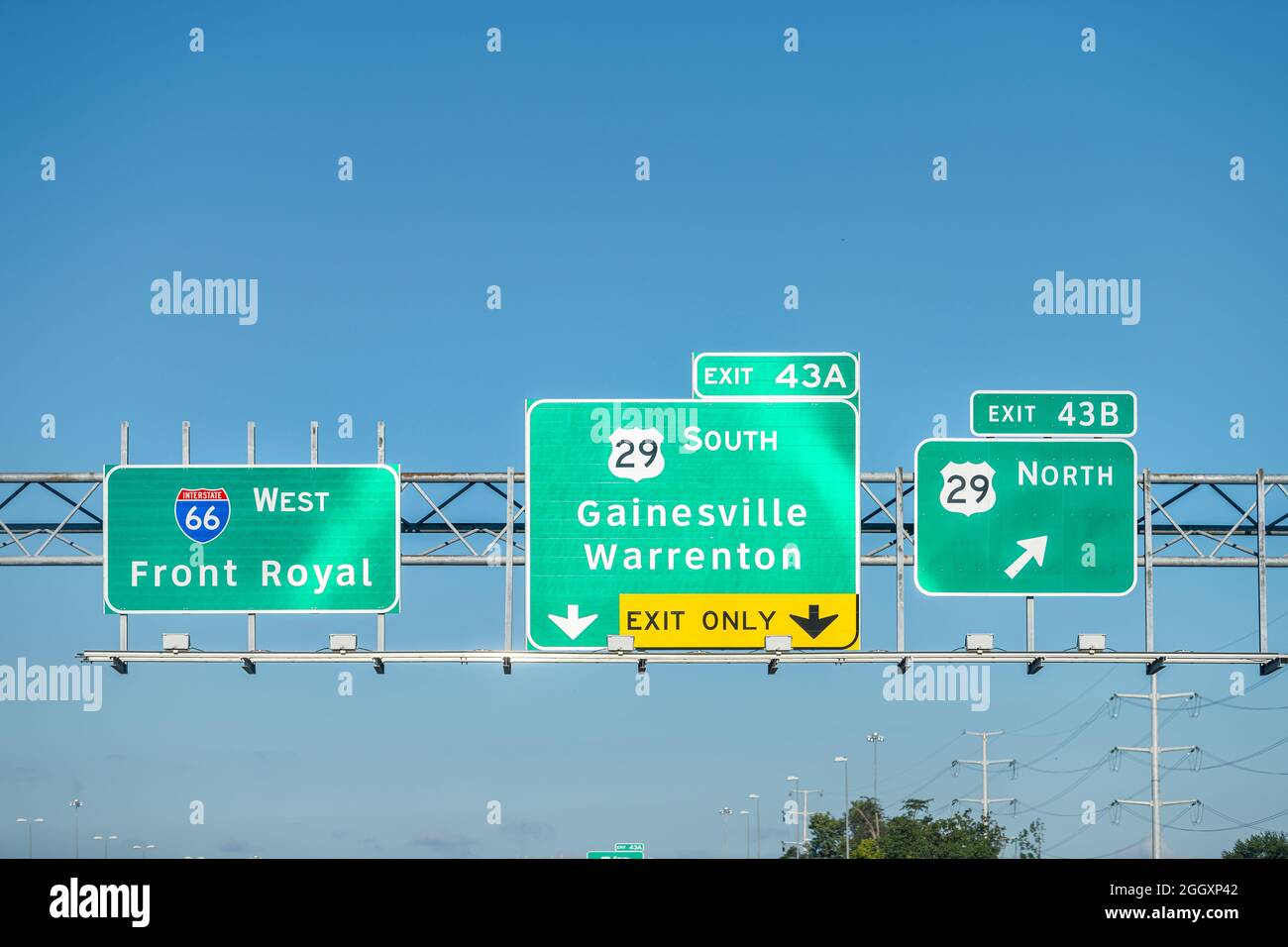 Gainesville, Virginia interstate Highway i-66 in Virginia punto di vista in auto nell'area metropolitana di Washington DC per Front Royal cartello sul tetto Foto Stock