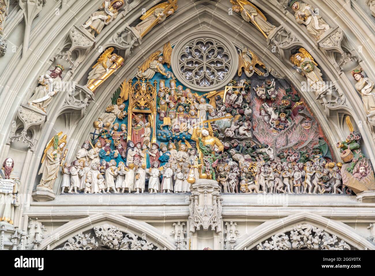 Dettaglio del Giudizio universale - scultura medievale all'ingresso della Cattedrale di Berna-Minster - Berna, Svizzera Foto Stock