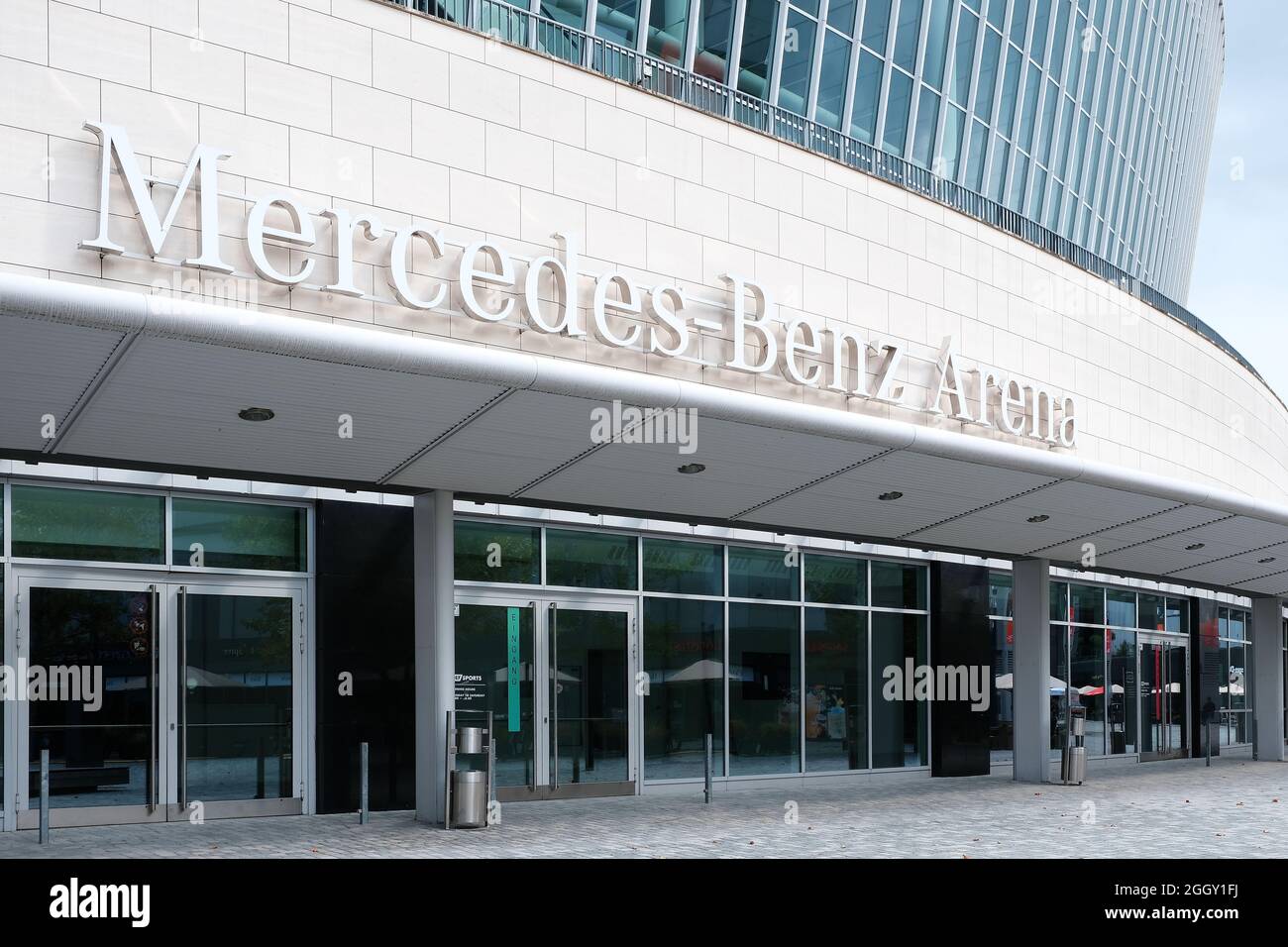Berlino, Germania, 27 agosto 2021, zona d'ingresso della Mercendes-Benz Arena a Friedrichshain Foto Stock