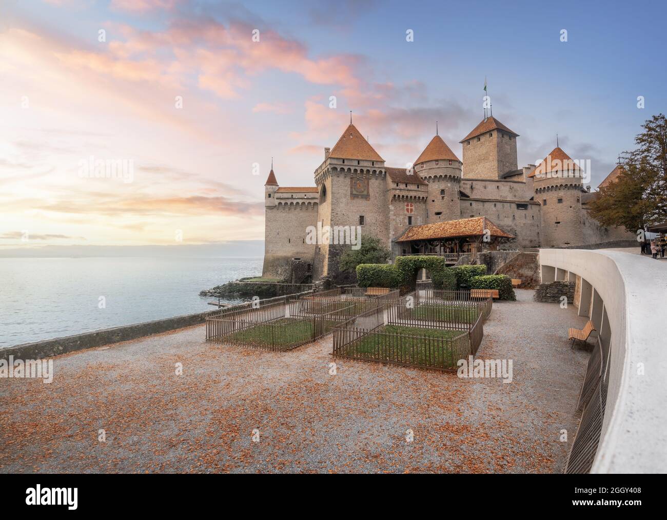 Castello di Chillon al tramonto - Cantone di Vaud, Svizzera Foto Stock