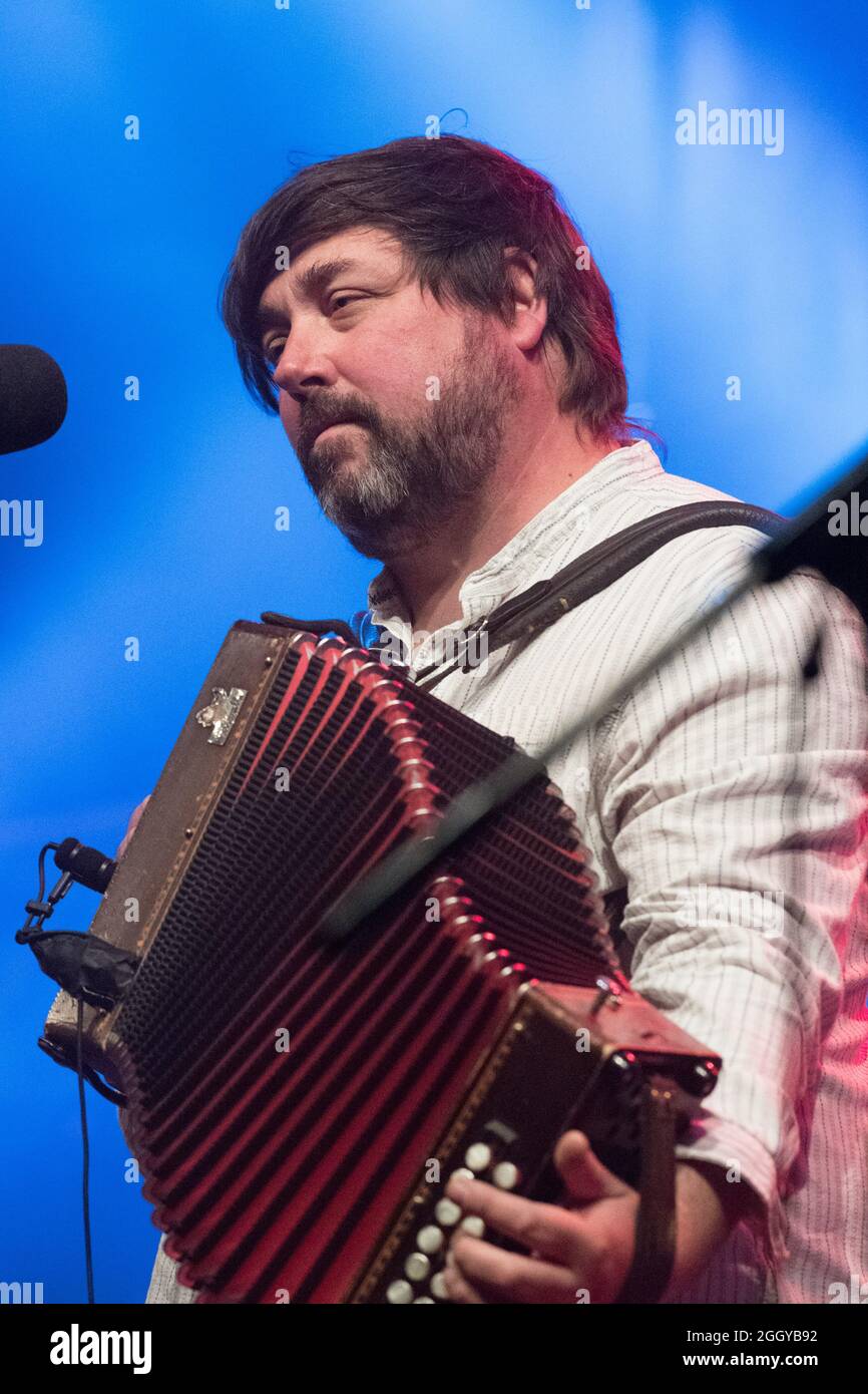 Kirklington, Nottinghamshire, Inghilterra, Regno Unito. 3 settembre 2021. La Big Band di Giggchiave si esibisce dal vivo sul palco al 14°. International Roots and Acoustic Music Festival nel piccolo villaggio di Nottinghamshire di Kirklington dopo 15 mesi di ritardo e cancellazioni a causa di covid19. Oltre 40 artisti si esibiranno in 4 giorni attirando alcuni dei più grandi nomi della scena musicale Roots e acustica, nonché talenti locali. Credit: Alan Beastall/Alamy Live News Foto Stock