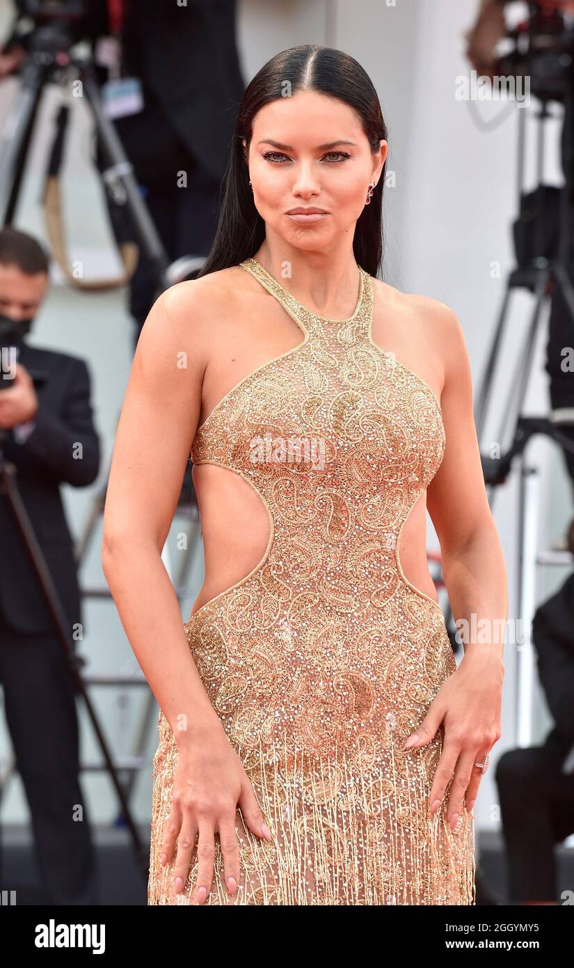 Venezia, Italia. 03 Settembre 2021. VENEZIA, ITALIA - SETTEMBRE 03:Adriana Lima partecipa al tappeto rosso del film 'Dune' durante il 78° Festival Internazionale del Cinema di Venezia, il 03 Settembre 2021 a Venezia, Italia. Credit: dpa/Alamy Live News Foto Stock