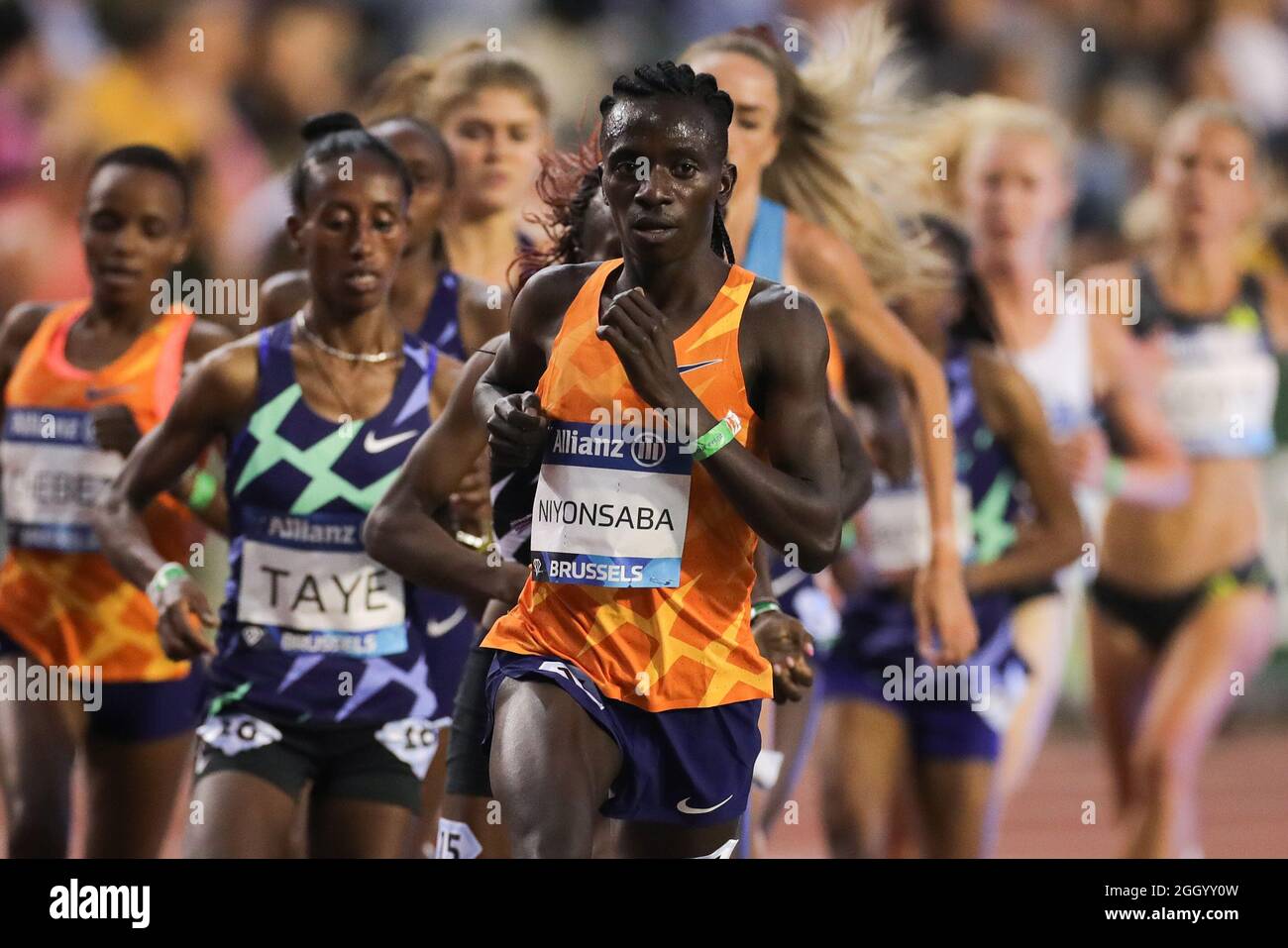 Bruxelles, Belgio. 3 settembre 2021. Francine Niyonsaba (fronte) del Burundi compete durante la finale femminile di 5.000m alla World Athletics Wanda Diamond League a Bruxelles, Belgio, 3 settembre 2021. Credit: Zheng Huansong/Xinhua/Alamy Live News Foto Stock