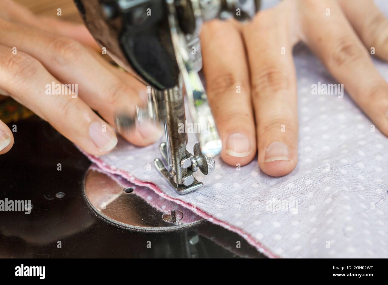 Macchina per cucire e capo di abbigliamento Foto Stock