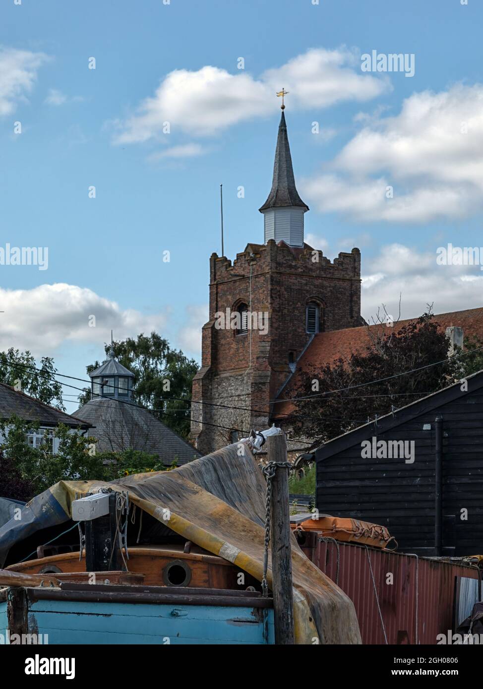MALDON, ESSEX, UK - 25 AGOSTO 2021: MALDON, ESSEX, UK - 25 AGOSTO 2021: Visione esterna della Chiesa di Santa Maria Foto Stock