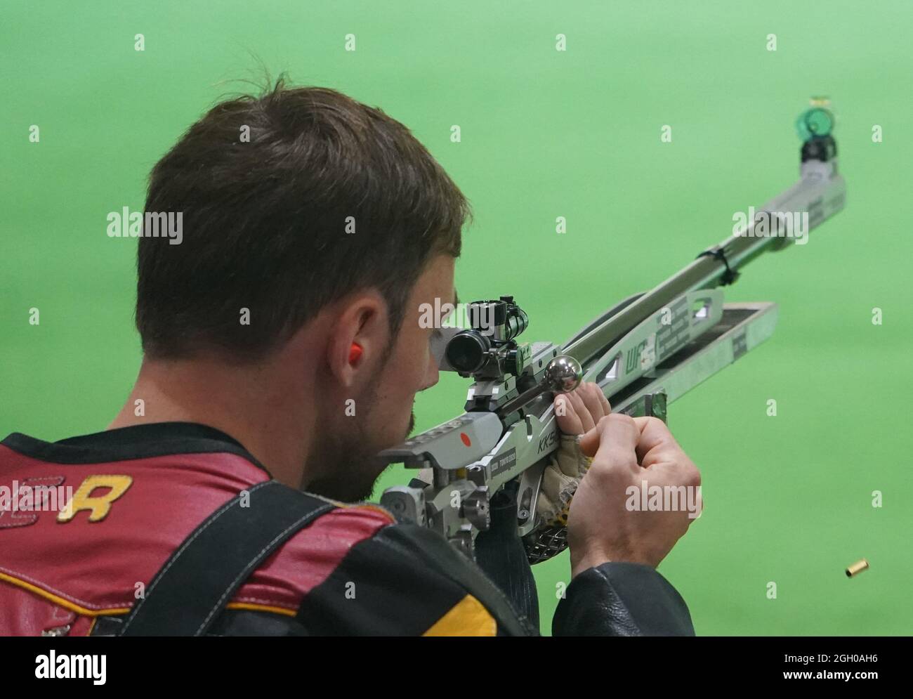 Tokyo, Giappone. 4 settembre 2021. Paralimpiadi: Tiro, misto, qualificazione, fucile a bore piccolo, 50 m, All'Asaka Shooting Range. Tim Focken (Germania) in azione. Lo sparatutto sportivo Tim Focken non si è qualificato al Paralimpics. Il veterano afghano, che è stato il primo soldato tedesco della Bundeswehr disabile dalla guerra a prendere parte alle Paralimpiadi, ha terminato il 14° nella qualificazione di fucile libero di 50 metri sabato. Credit: Marcus Brandt/dpa/Alamy Live News Foto Stock