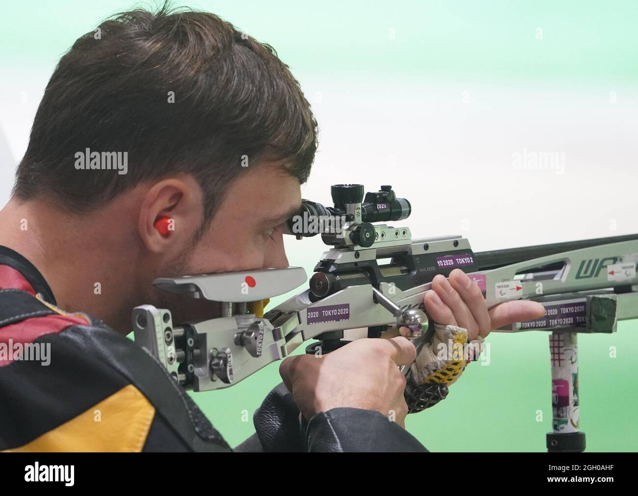 Tokyo, Giappone. 4 settembre 2021. Paralimpiadi: Tiro, misto, qualificazione, fucile a bore piccolo, 50 m, All'Asaka Shooting Range. Tim Focken (Germania) in azione. Lo sparatutto sportivo Tim Focken non si è qualificato al Paralimpics. Il veterano afghano, che è stato il primo soldato tedesco della Bundeswehr disabile dalla guerra a prendere parte alle Paralimpiadi, ha terminato il 14° nella qualificazione di fucile libero di 50 metri sabato. Credit: Marcus Brandt/dpa/Alamy Live News Foto Stock