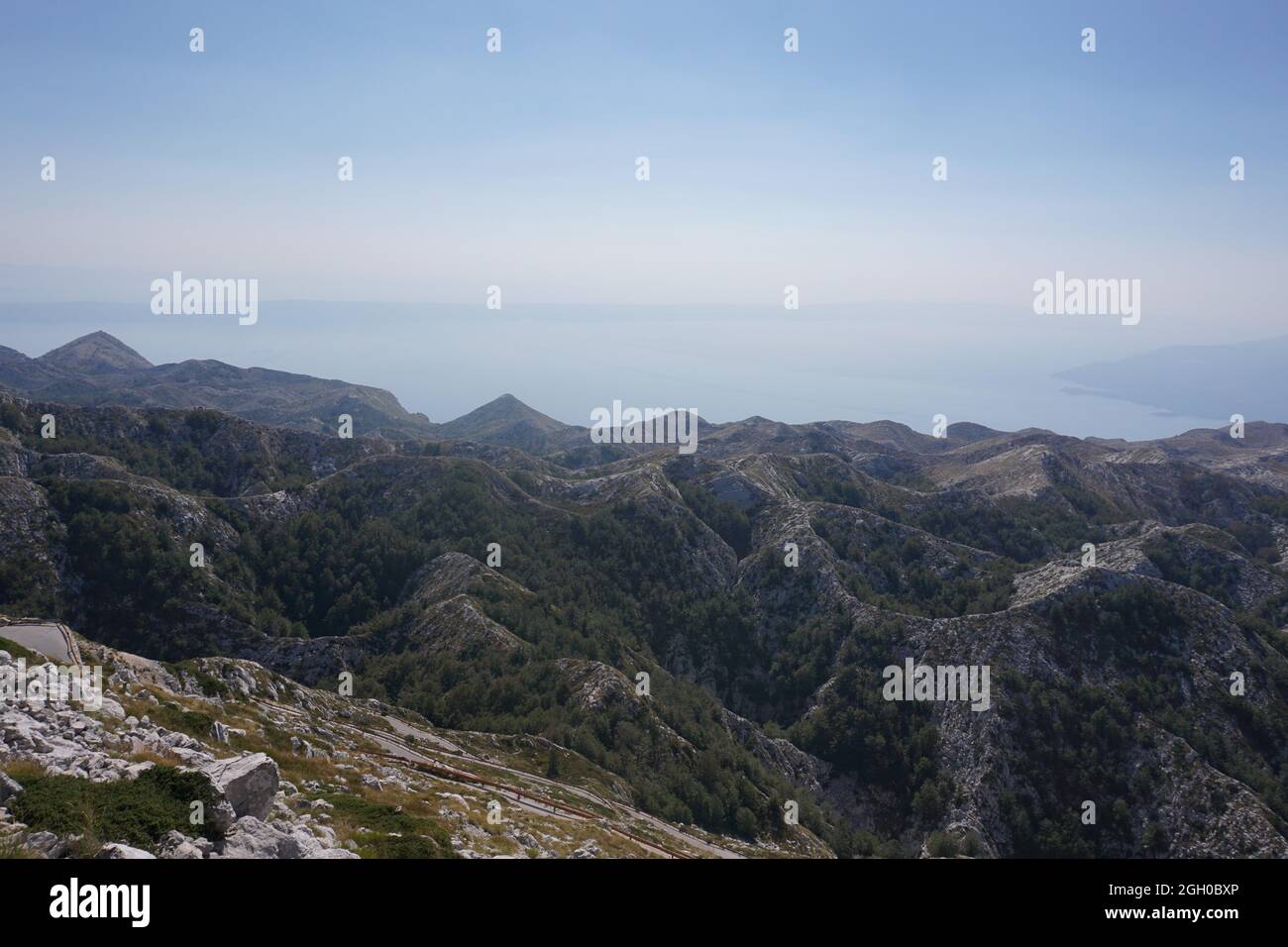 Vista sulla catena montuosa del parco nazionale di biokovo, nei pressi di Makarska, Croazia 2020 Foto Stock