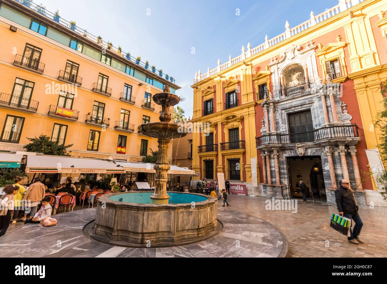 Malaga, Spagna. La Plaza del Obispo, con il Palacio Episcopal (Palazzo Vescovile). Una città in Andalusia, nel sud della Spagna Foto Stock