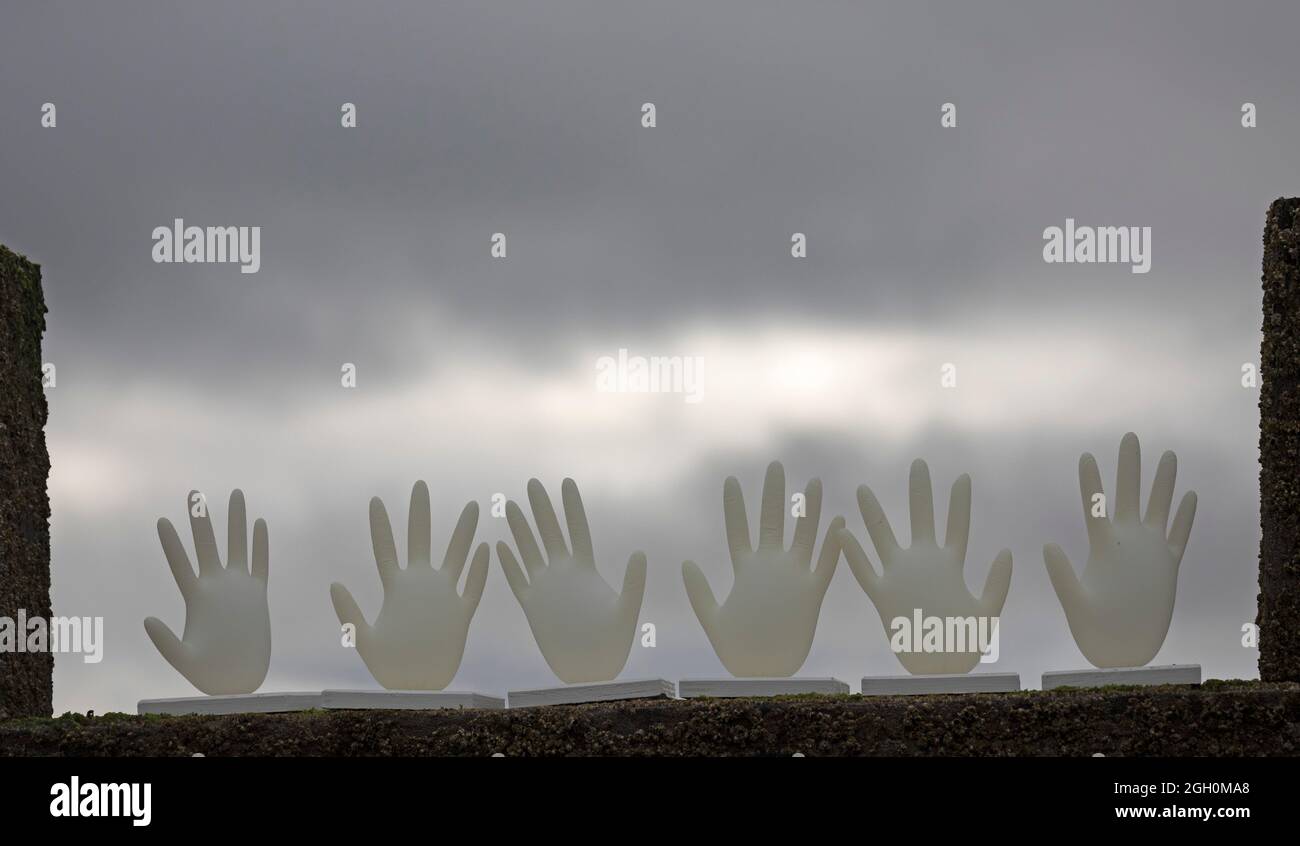 Portobello, Edimburgo, Scozia, Regno Unito. Art Walk porty, Iman Tajik 4/5 settembre 2021. "Ho avuto un sogno”- segna le molte morti in mare perse e non registrate di migranti e rifugiati che arrivano attraverso viaggi di mare infidi, alla ricerca di una vita migliore in un'altra terra a molte miglia dalla propria casa. Questo intervento momentaneo installato solo per il primo fine settimana di (Art Walk porty fa riferimento a tali viaggi. Foto Stock