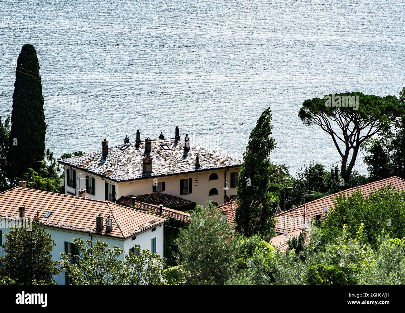 Villa Oleandra am Comer See. Das weiße Haus mit 25 Zimmern im Ort Laglio gehört Schauspieler George Clooney. Er wohnt dort im Sommer in Italien. Foto Stock