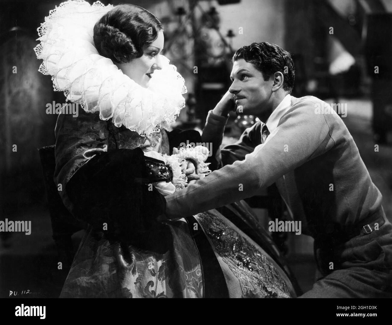 GLORIA SWANSON e LAURENCE OLIVIER IN PERFETTA COMPRENSIONE 1933 regista CYRIL GARDNER storia Miles Malleson Dialogue Garrett Graham sceneggiatura Michael Powell abito Ann Morgan assistente registi Thorold Dickenson e Michael Powell Gloria Swanson British Productions / United Artists Foto Stock