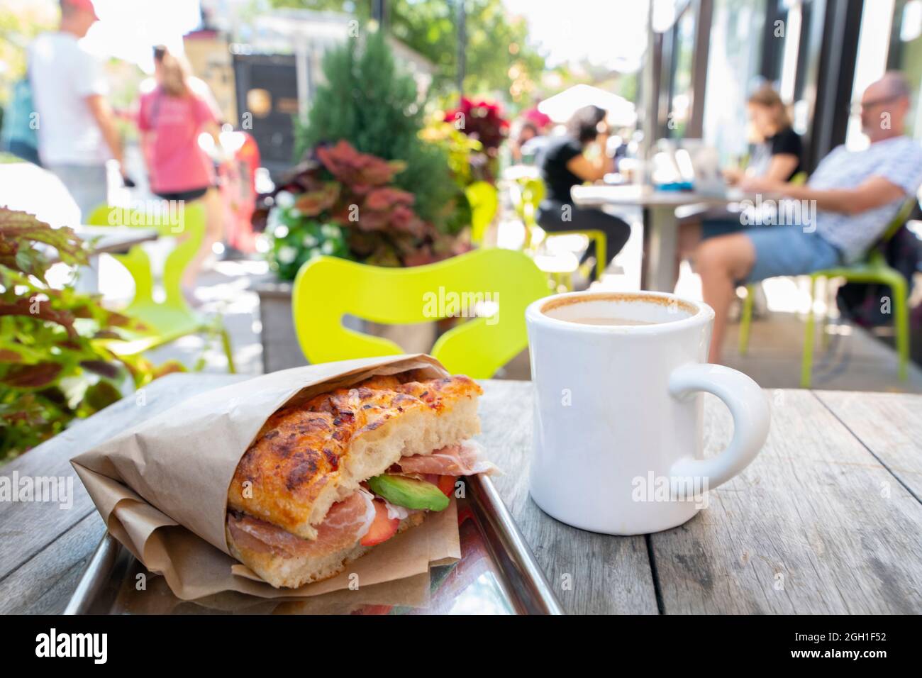 USA Washington DC CIBO focaccia sandwich al Pitango Bakery Cafe di Adams Morgan fatto con prosciutto di pomodoro avocado Foto Stock