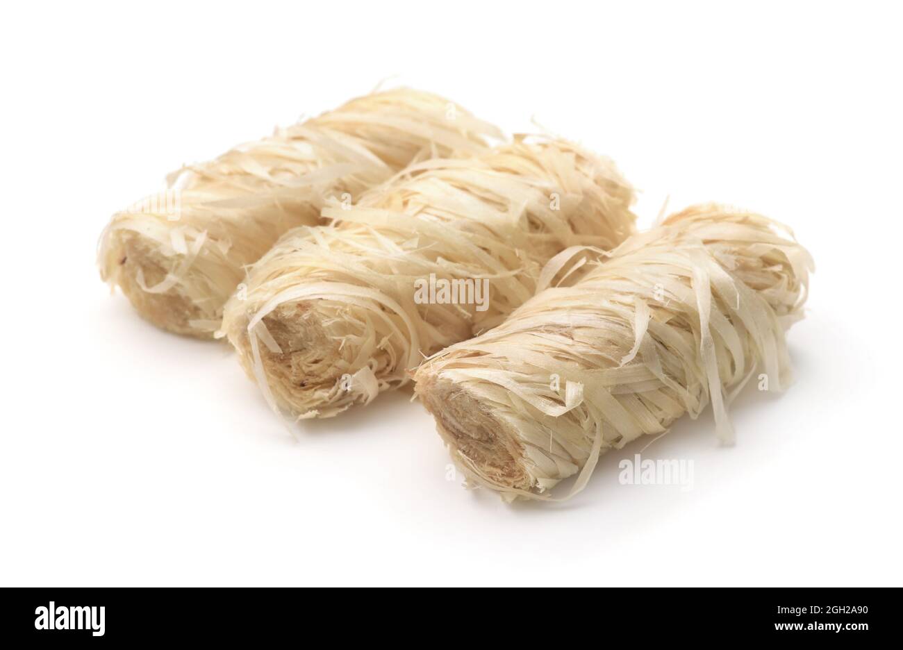 Tre rotoli di accensione in legno isolati su bianco Foto Stock
