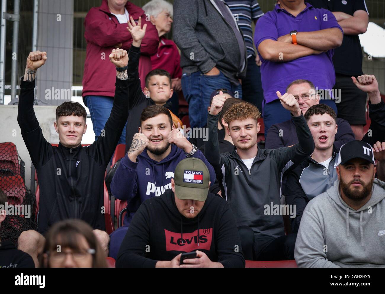 Northampton, Regno Unito. 4 settembre 2021. I sostenitori di Scunthorpe si sono Uniti durante la partita della Sky Bet League 2 tra Northampton Town e Scunthorpe si sono Uniti al Sixfields Stadium di Northampton, Inghilterra, il 4 settembre 2021. Foto di Andy Rowland. Credit: Prime Media Images/Alamy Live News Foto Stock