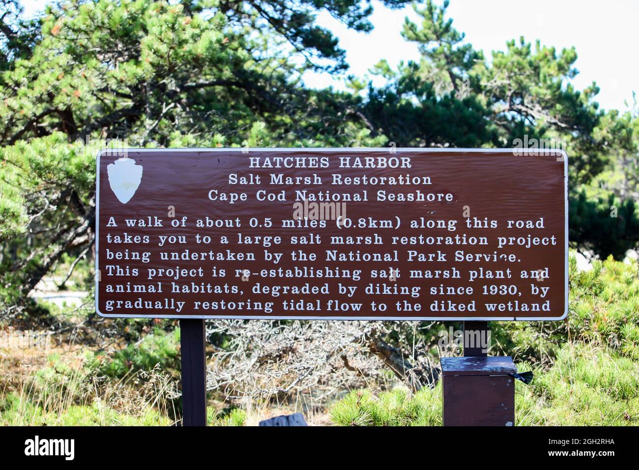 PROVINCETOWN , MASSACHUSETTS, USA- 15 SETTEMBRE 2014: Segno informativo in Provincetown a Cape Cod vicino alla strada naturale. Foto Stock
