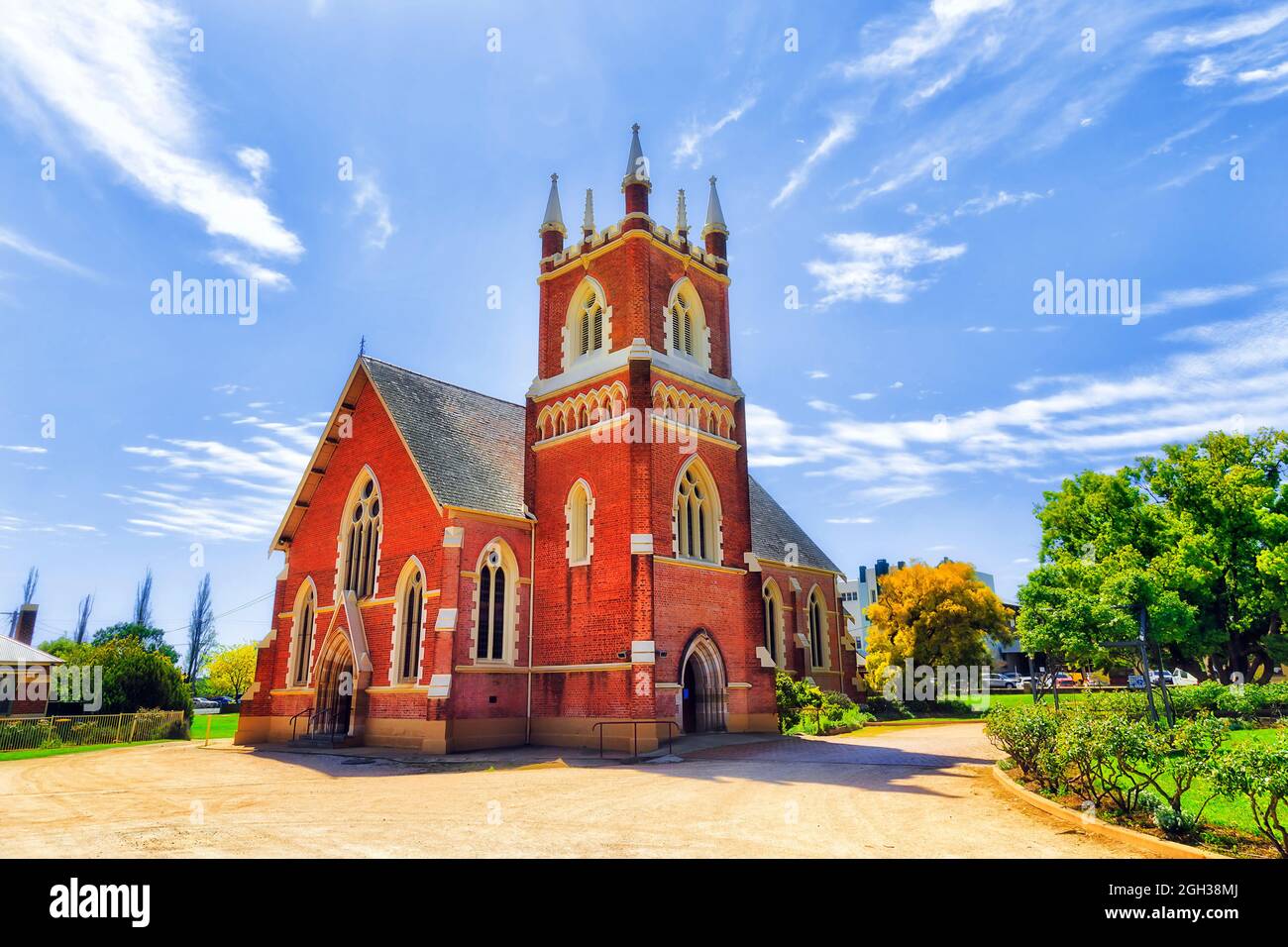 Edificio storico della chiesa patrimonio nel mezzo del parco pubblico a Mudgee città di Rural NSW, Australia. Foto Stock