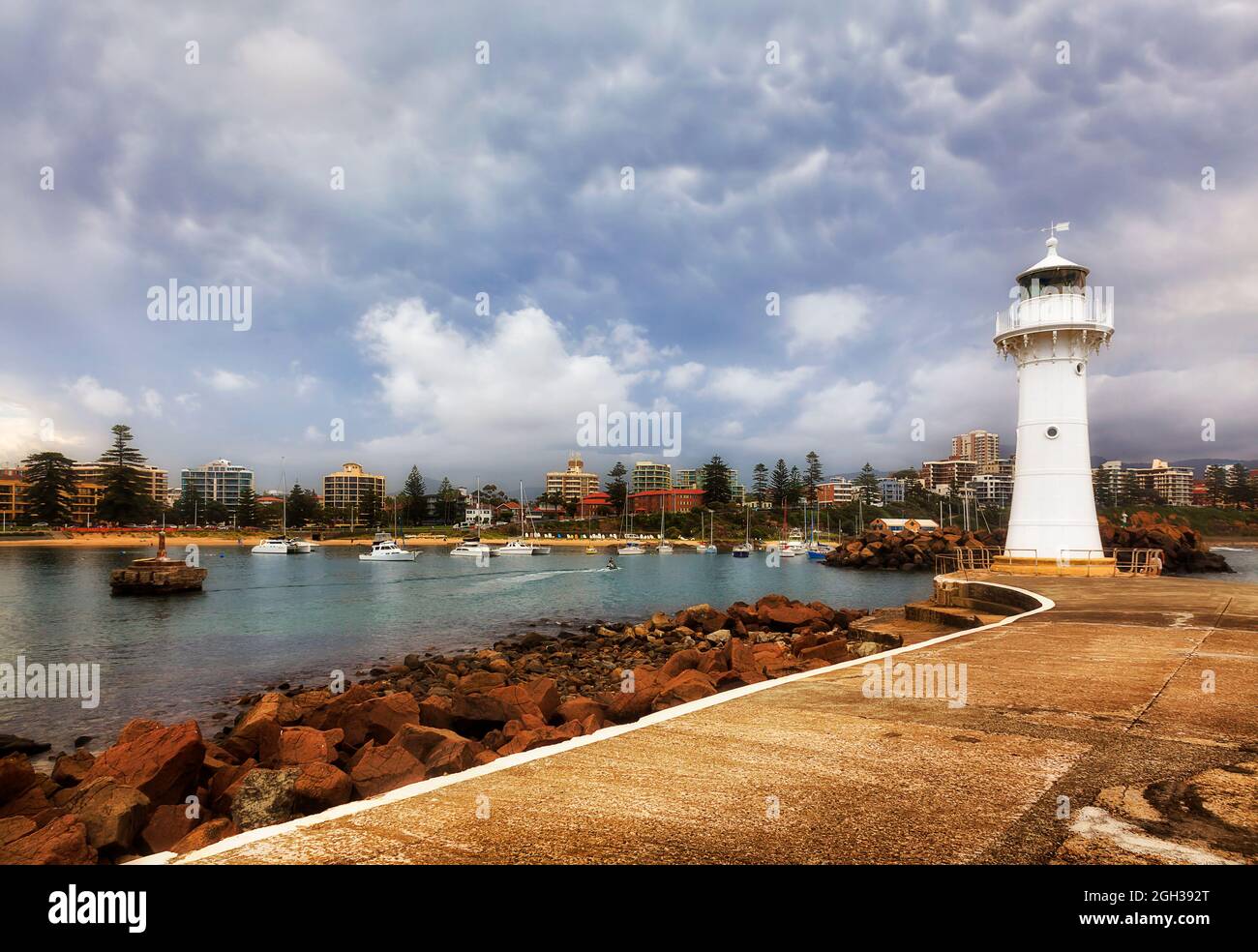 Faro all'ingresso del porto cittadino di Wollongong sulla costa meridionale del NSW, Australia. Foto Stock