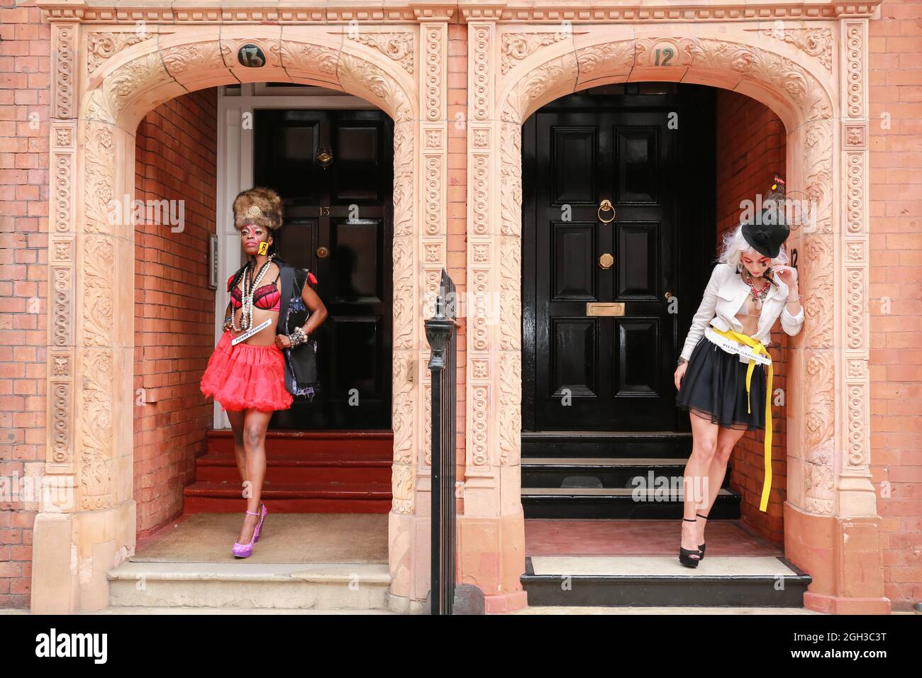 Londra, Regno Unito. 04 settembre 2021. Il modello partecipa a una sfilata di moda flash mob a Knightsbridge per il designer Pierre Garroudi. Credito: Waldemar Sikora Foto Stock